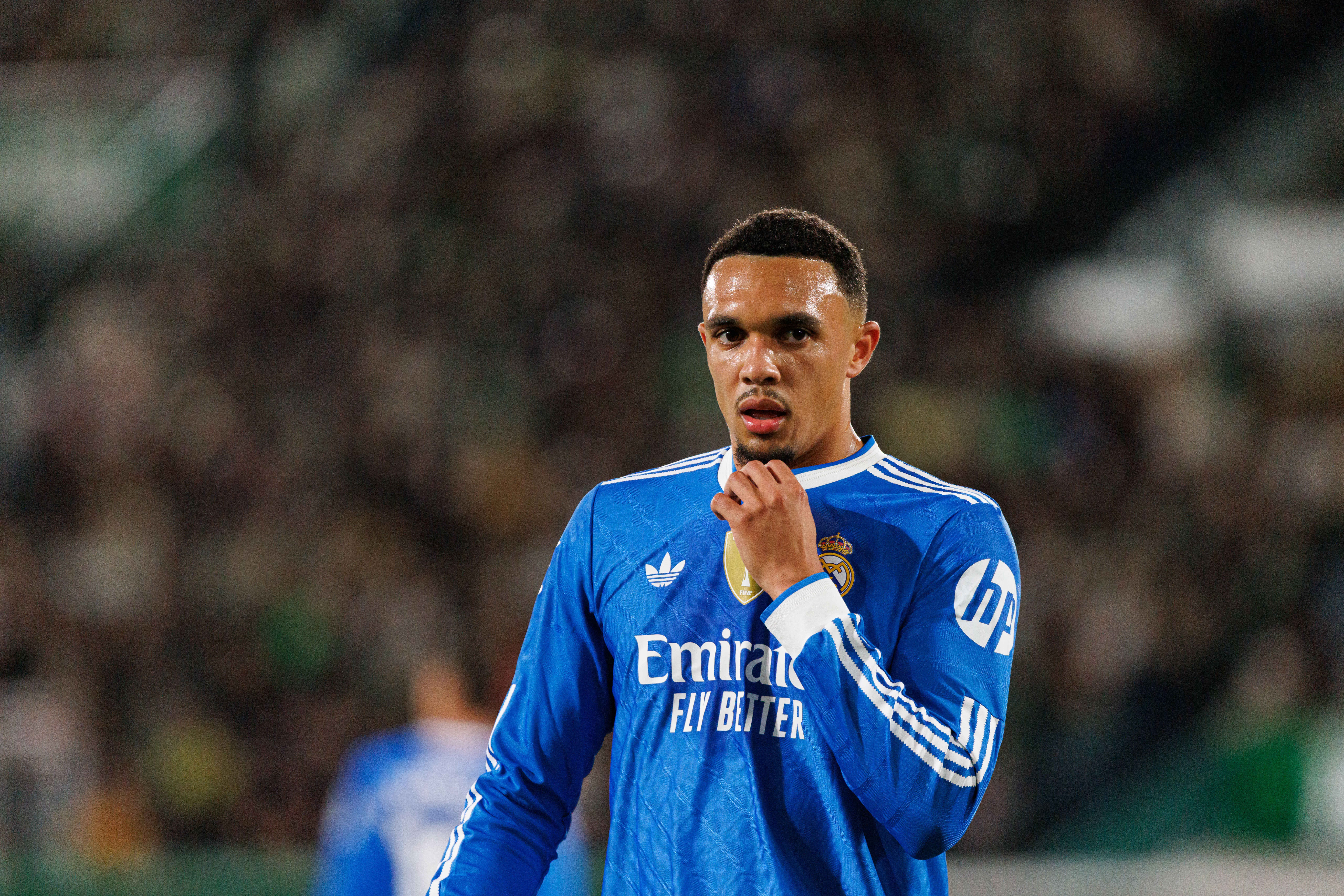 英雄联盟直播-阿诺德在皇马没有未来？邮报辟谣：阿韦洛亚没有要求他离队