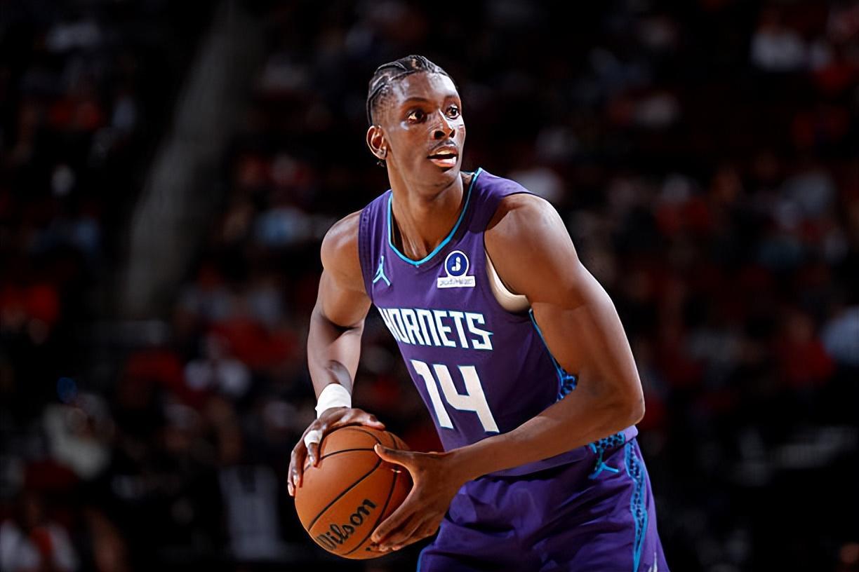 游戏直播-攻防两端都打爆了火箭内线！昔日快船弃将在黄蜂真是越打越好了？